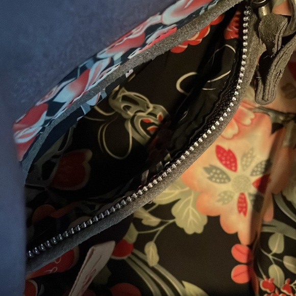 Lucky Brand suede leather satchel/tote, zipper and pocket interior compartments - Picture 5 of 12